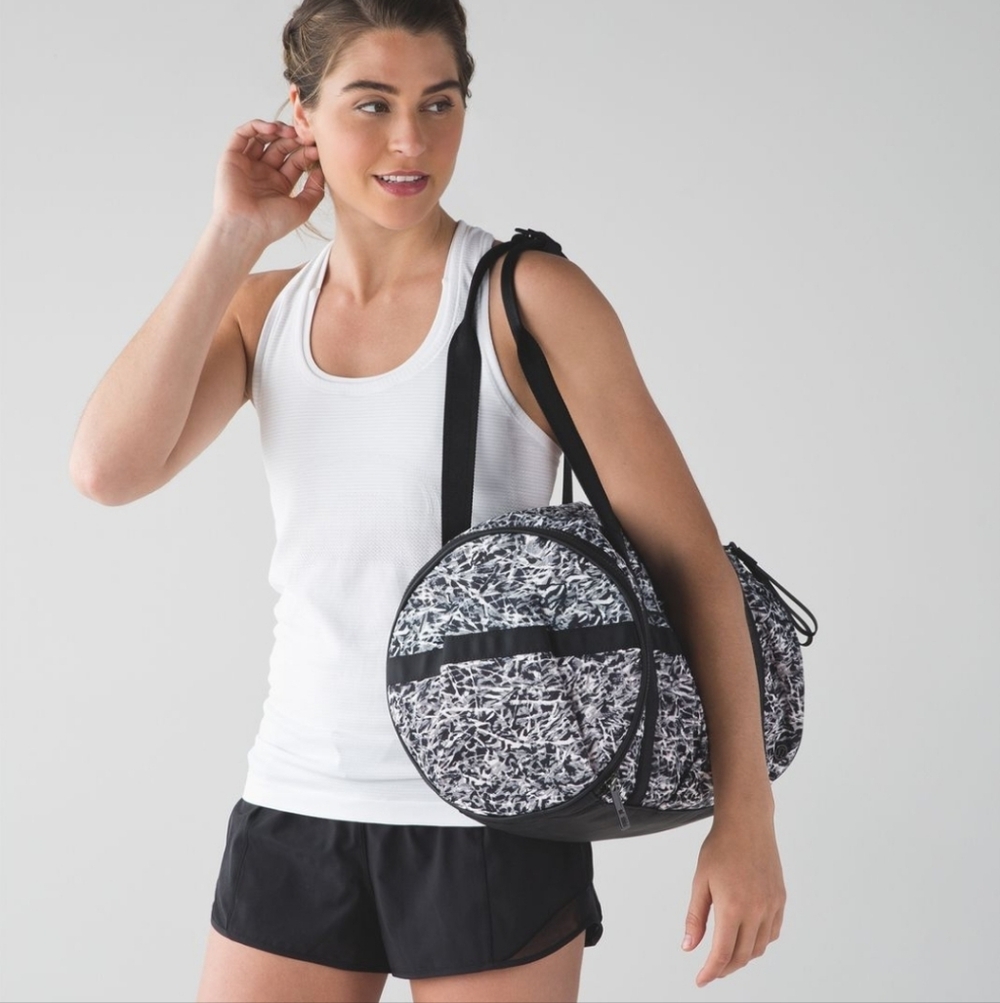 Lululemon Run Ways Gym Bag Duffel Ripple Seal Grey Black Nylon Straps